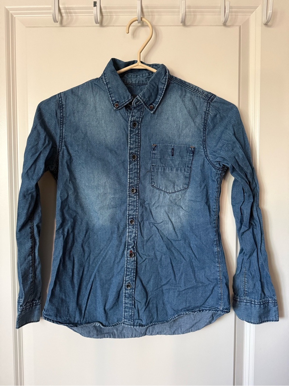 Zara Men's Denim Button-Down Shirt in Light Blue